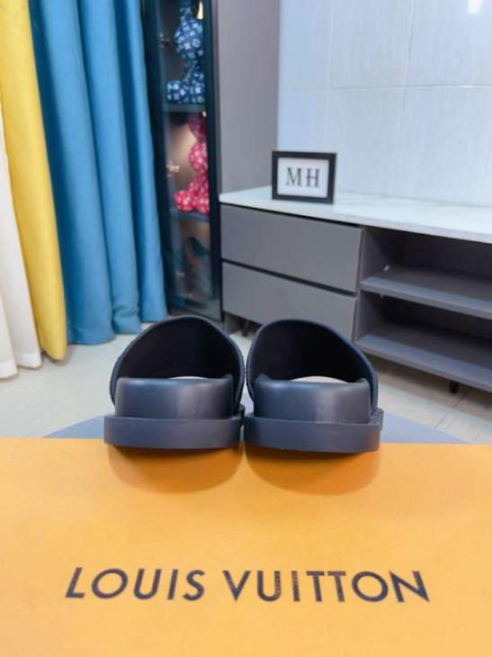 Picture of Louis Vuitton Slippers _SKULVsz38-44mnf10061222